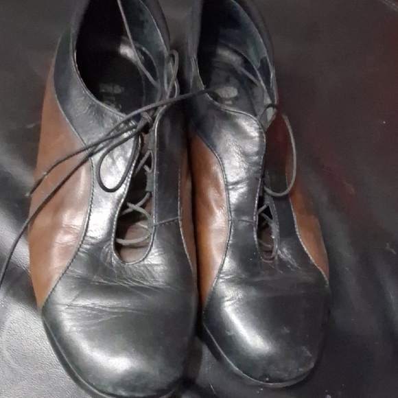 Chic Black and Brown Women's Loafers - Picture 5 of 5